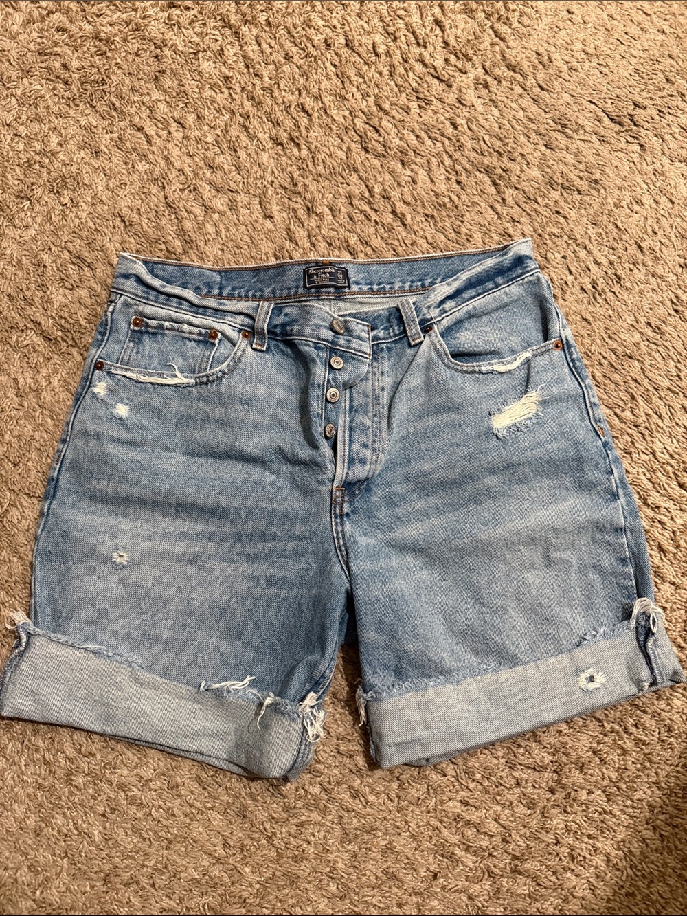 Vintage-Inspired Light Blue Denim Roll-Cuff Women’s Shorts